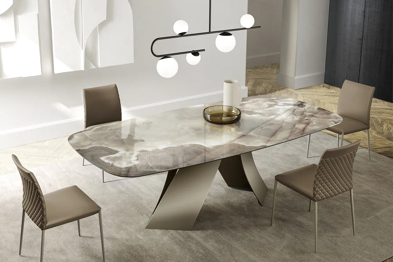 round eforma table with chairs